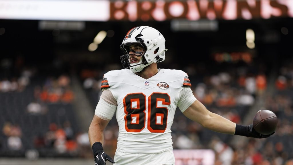 Browns re-sign Blake Whiteheart.