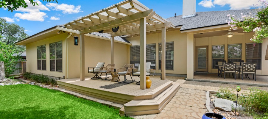 How To Design a Deck That Feels Like Part of the Home